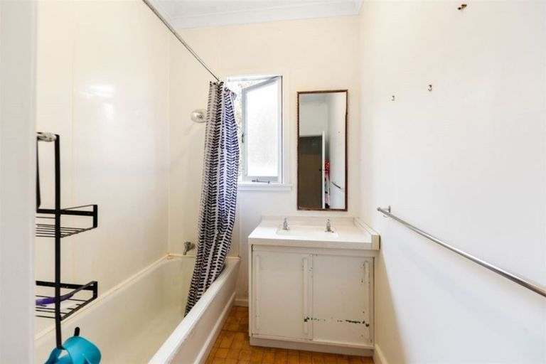 Photo of property in 74 Ngatai Road, Otumoetai, Tauranga, 3110