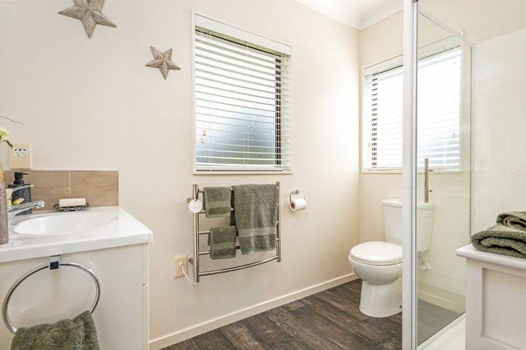 Photo of property in 19 Clearview Drive, Milson, Palmerston North, 4414