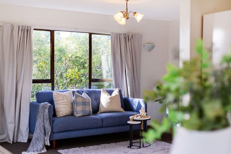 Photo of property in 15 Chew Place, Ranui, Porirua, 5024