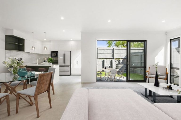 Photo of property in 8 Oyster Drive, Whenuapai, 0618
