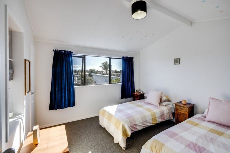 Photo of property in 2/2 Heretaunga Street East, Parkvale, Hastings, 4122