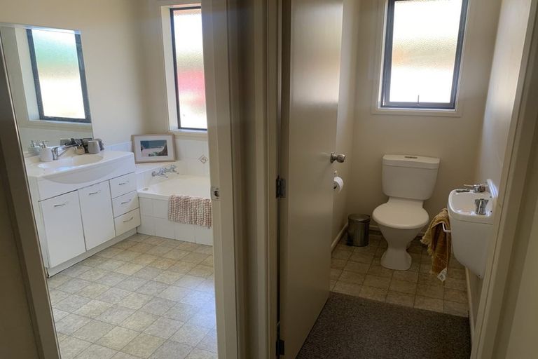 Photo of property in 10 Locksley Lane, Hamilton East, Hamilton, 3216