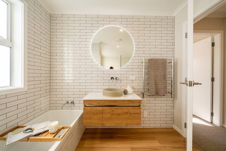 Photo of property in 70a Heretaunga Square, Silverstream, Upper Hutt, 5019