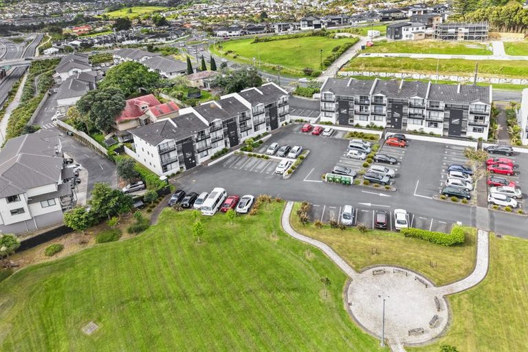 Photo of property in 14a/71 Spencer Road, Oteha, Auckland, 0632