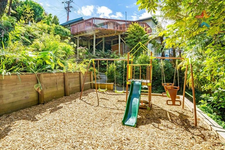 Photo of property in 188 Miromiro Road, Normandale, Lower Hutt, 5010