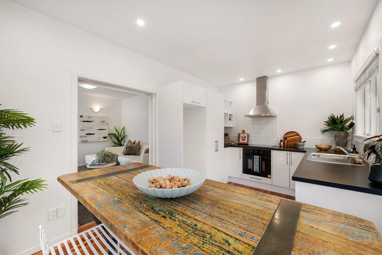 Photo of property in 11 Baffin Grove, Kingston, Wellington, 6021