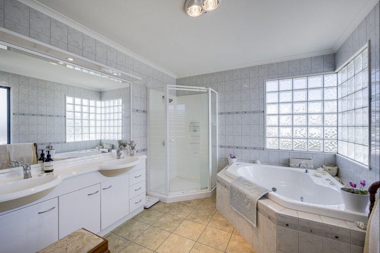 Photo of property in 24 The Esplanade, Westshore, Napier, 4110