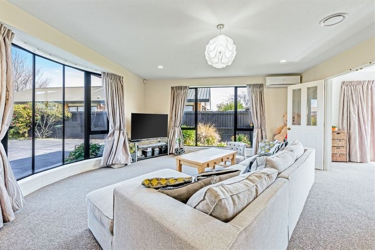 Photo of property in 3 Brockhall Lane, Avonhead, Christchurch, 8042