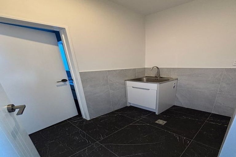 Photo of property in 13b Edgerton Road, Te Atatu Peninsula, Auckland, 0610