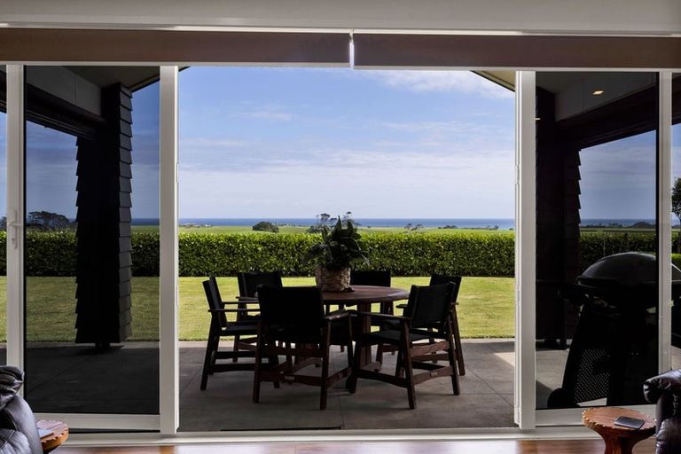 Photo of property in 253 Lwr Pitone Road, Pitone, New Plymouth, 4374