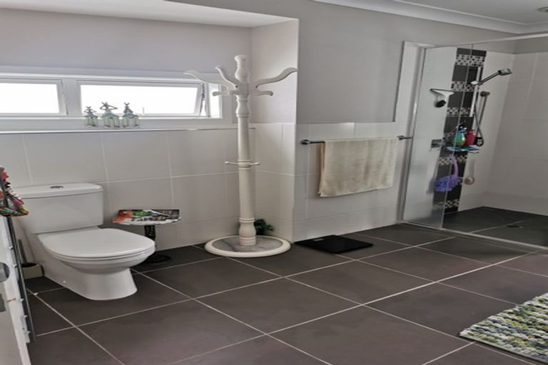 Photo of property in 67 San Valentino Drive, Henderson, Auckland, 0612