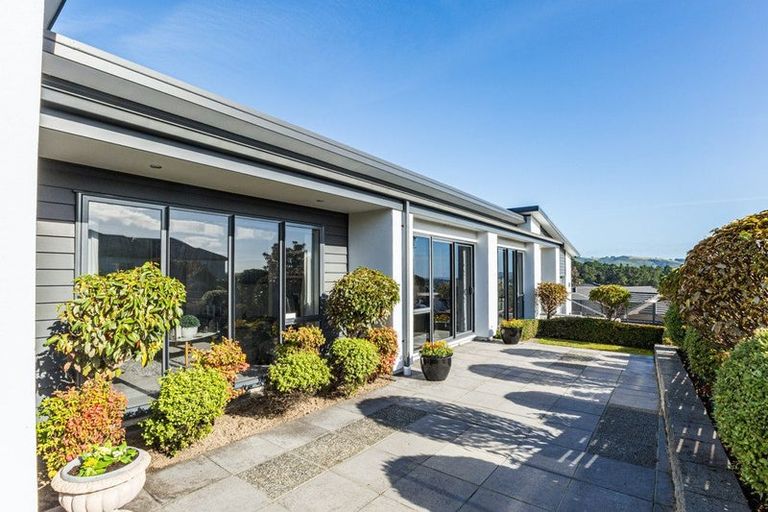 Photo of property in 6 The Fjord, Aotea, Porirua, 5024
