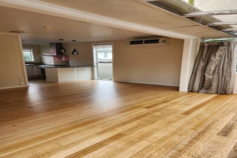 Photo of property in 2/484 East Coast Road, Windsor Park, Auckland, 0630