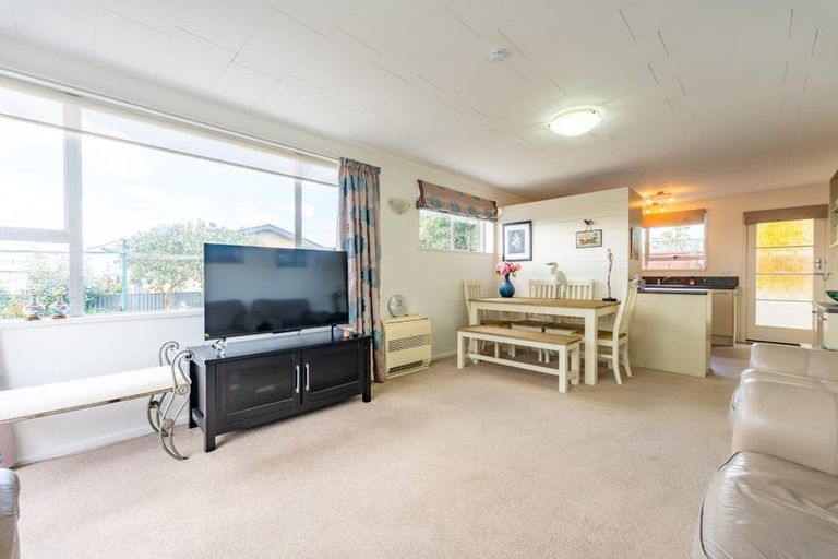 Photo of property in 2/21 Oxford Street, West End, Timaru, 7910