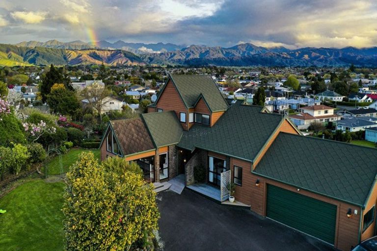 Photo of property in 27 Kawiu Road, Levin, 5510