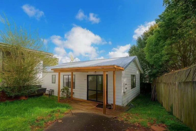 Photo of property in 17 St Catherine Crescent, West Harbour, Auckland, 0618