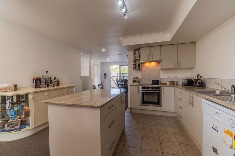 Photo of property in 12 Merlot Lane, Pukekohe, 2120