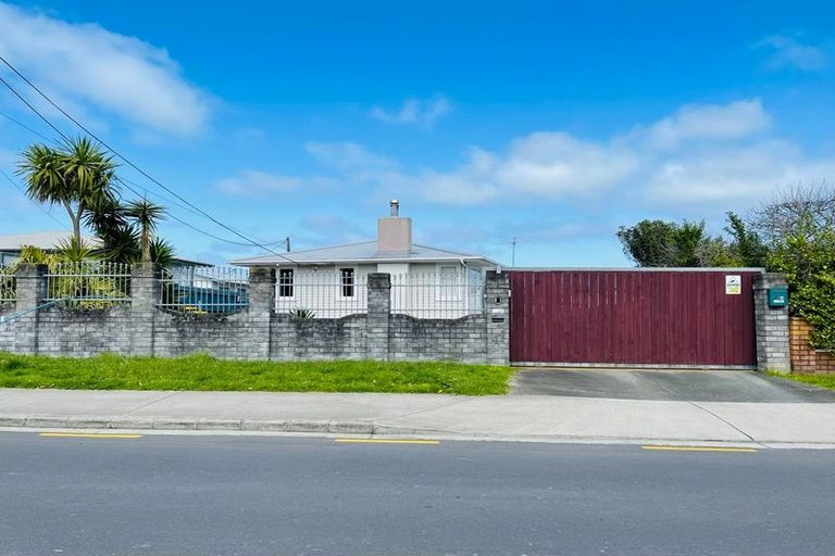 Photo of property in 44 Strid Road, Te Atatu South, Auckland, 0610