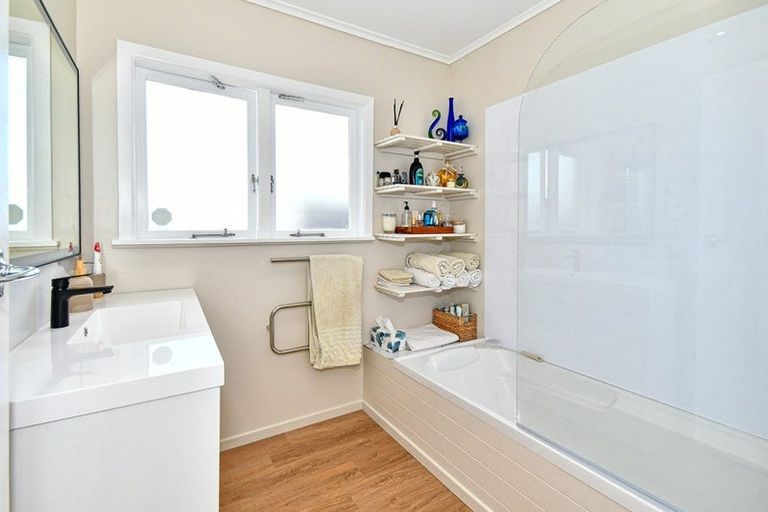 Photo of property in 21 Clark Road, Pahurehure, Papakura, 2113