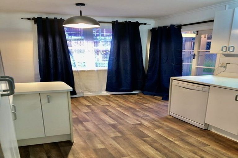 Photo of property in 101 Flanshaw Road, Te Atatu South, Auckland, 0610