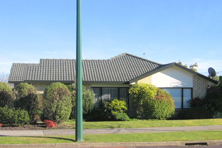 Photo of property in 71 Moyrus Crescent, East Tamaki Heights, Auckland, 2016