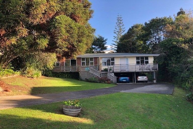 Photo of property in 1/1 Bronwyn Place, Torbay, Auckland, 0630