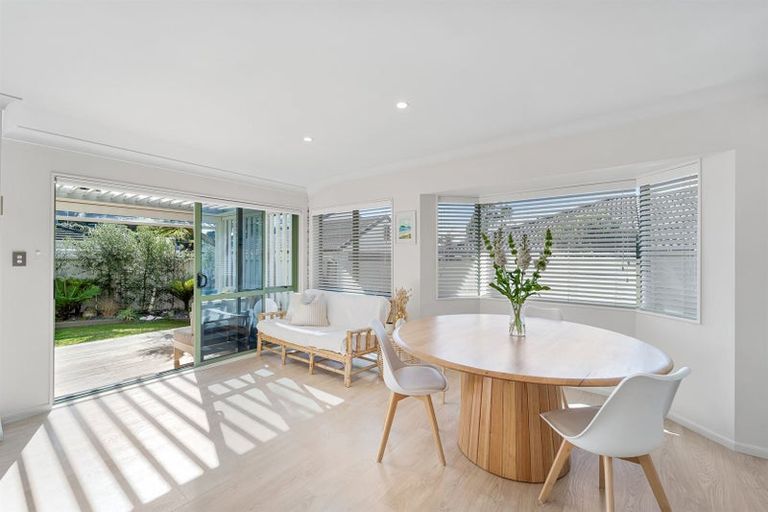 Photo of property in 43 Walton Street, Red Beach, 0932