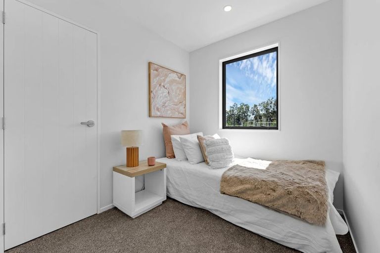 Photo of property in 1 Greenbrier Street, Westgate, 0814