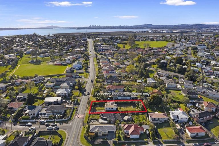 Photo of property in 24 School Road, Te Atatu South, Auckland, 0610