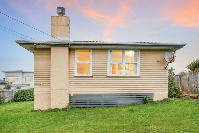 Photo of property in 67 Pikarere Street, Titahi Bay, Porirua, 5022
