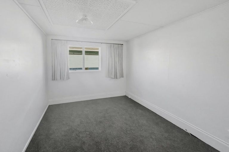 Photo of property in 21 Edgeware Road, Palmerston North, 4410