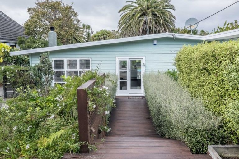 Photo of property in 36 Golf Road, Paraparaumu Beach, Paraparaumu, 5032