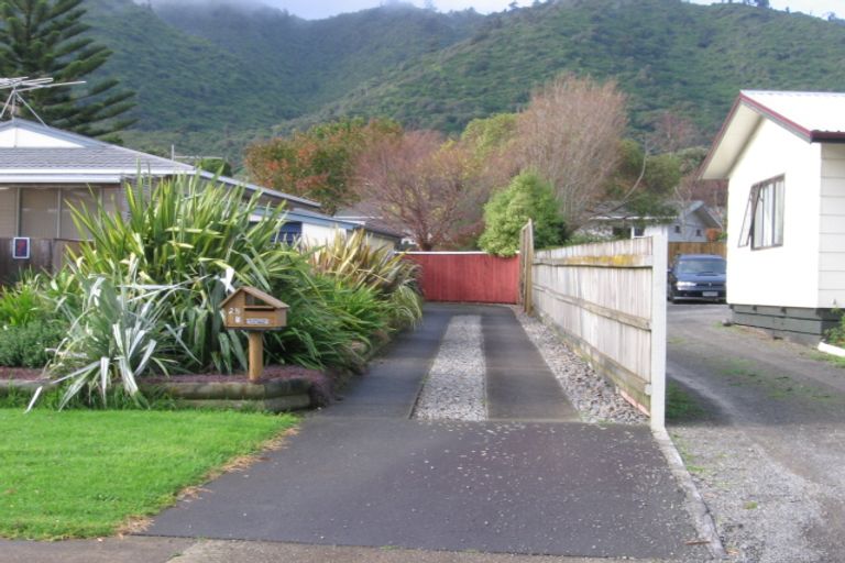 Photo of property in 25a Pehi Kupa Street, Waikanae, 5036