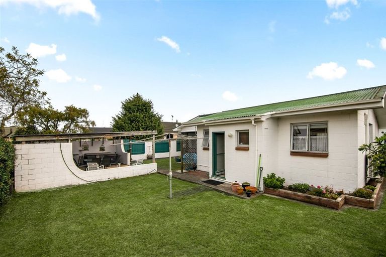 Photo of property in 23 Hatton Road, Orewa, 0931