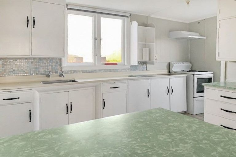 Photo of property in 46 Pratt Avenue, Foxton Beach, Foxton, 4815