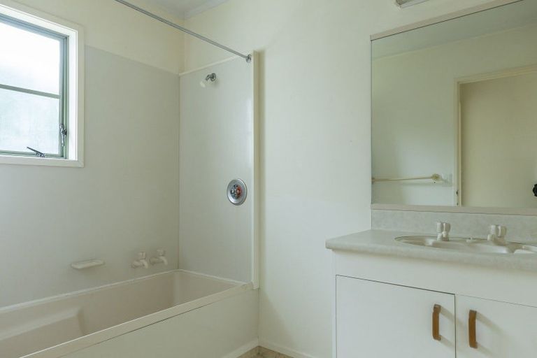 Photo of property in 8 Kathleen Place, Rainbow Point, Taupo, 3330