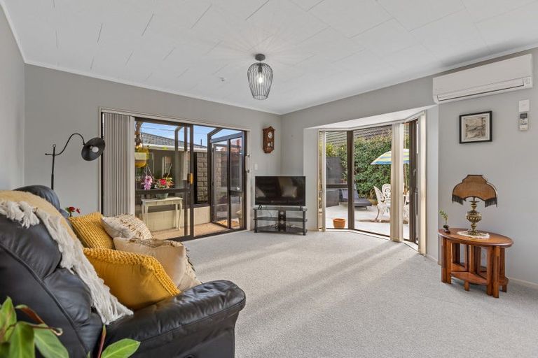 Photo of property in 1 Mangorei Road, Merrilands, New Plymouth, 4312