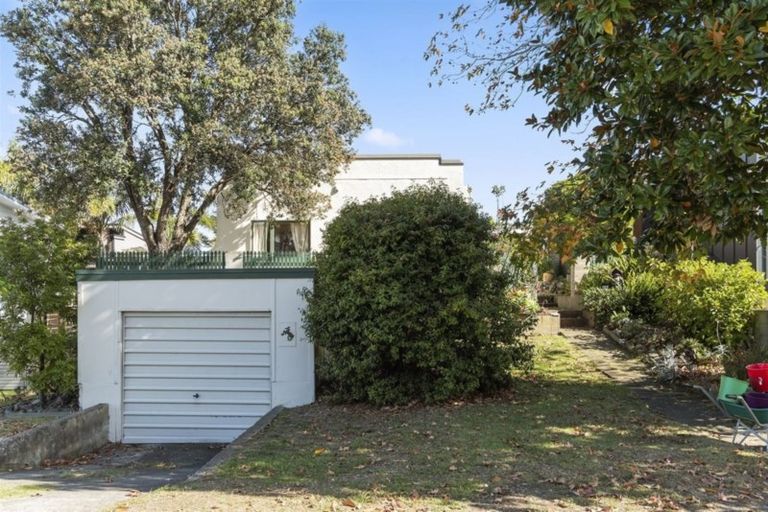 Photo of property in 28 Oceanview Road, Mount Maunganui, 3116