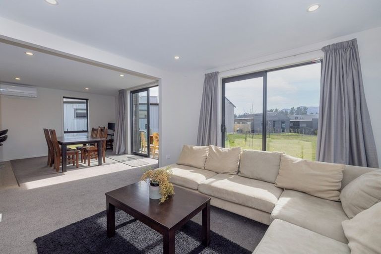 Photo of property in 5 Mount Creighton Crescent, Wanaka, 9305