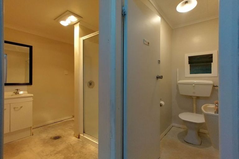 Photo of property in 32 Castle Crescent, Stokes Valley, Lower Hutt, 5019