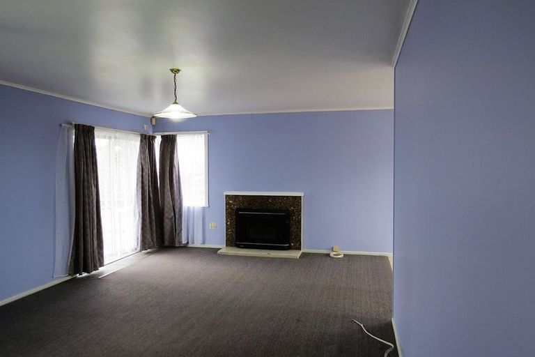 Photo of property in 17 Vina Place, Massey, Auckland, 0614