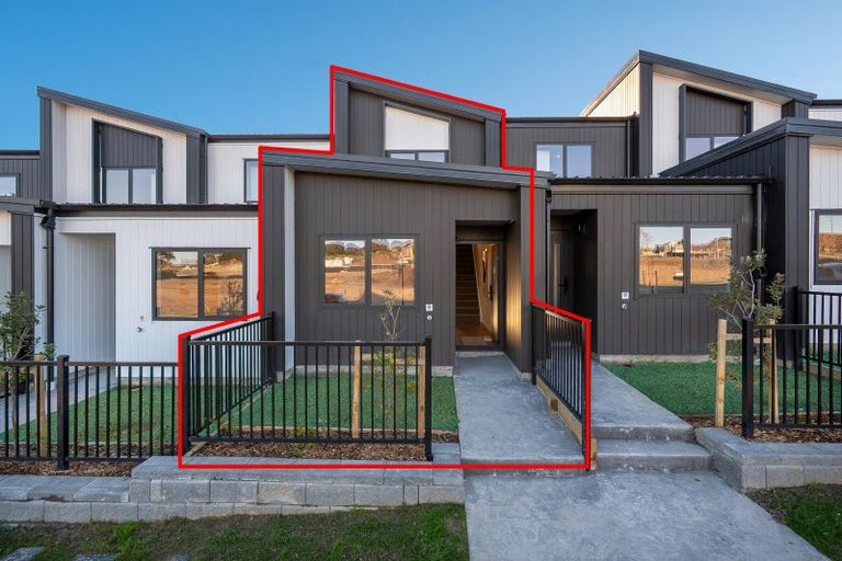 Photo of property in 4/4 Limestone Drive, Hobsonville, Auckland, 0616