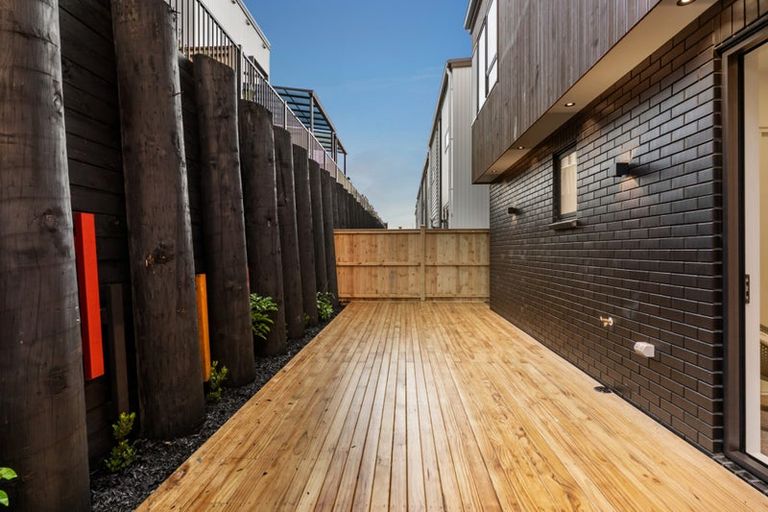 Photo of property in 55 Puihi Crescent, Massey, 0614