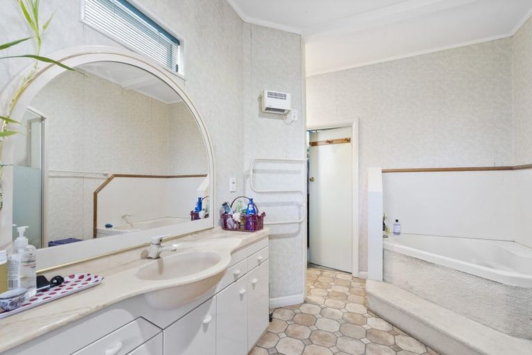 Photo of property in 100 Tuhikaramea Road, Dinsdale, Hamilton, 3204