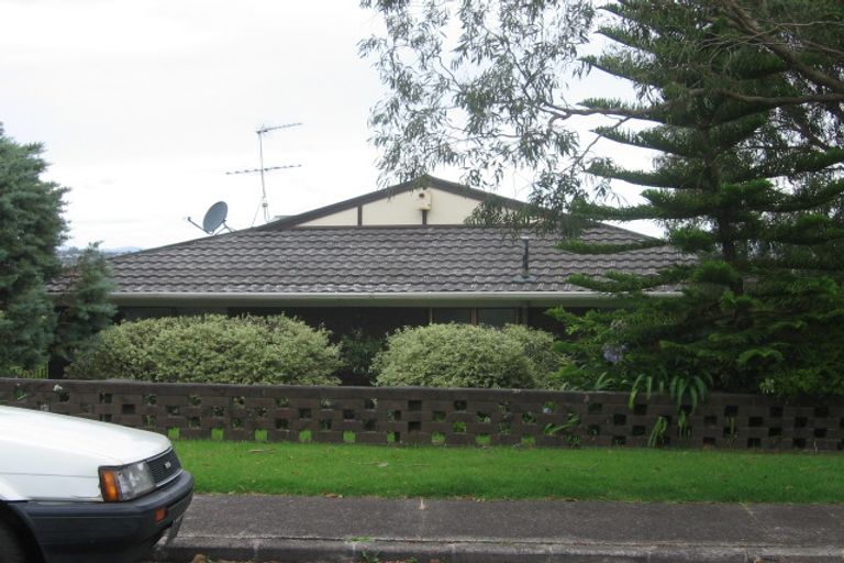 Photo of property in 12 Martin Crescent, Northcote, Auckland, 0627
