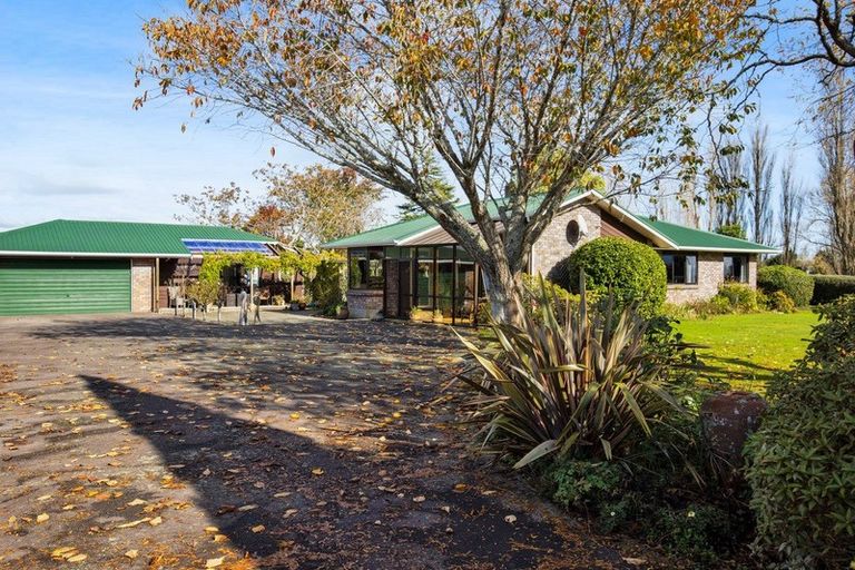 Photo of property in 44 Rawhitiroa Road, Eltham, 4322
