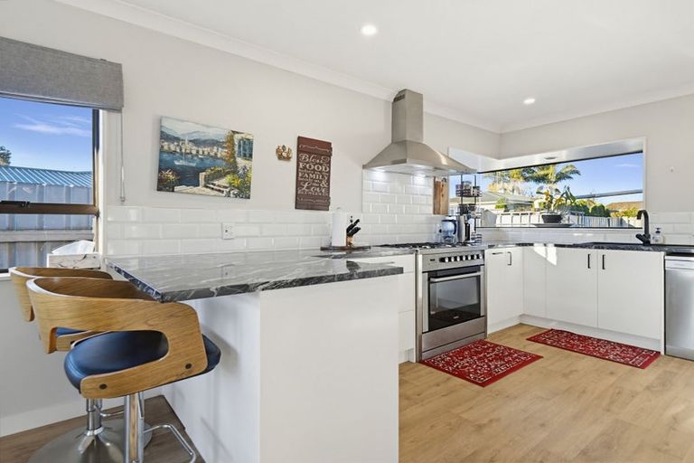 Photo of property in 77 Avondale Road, Taradale, Napier, 4112