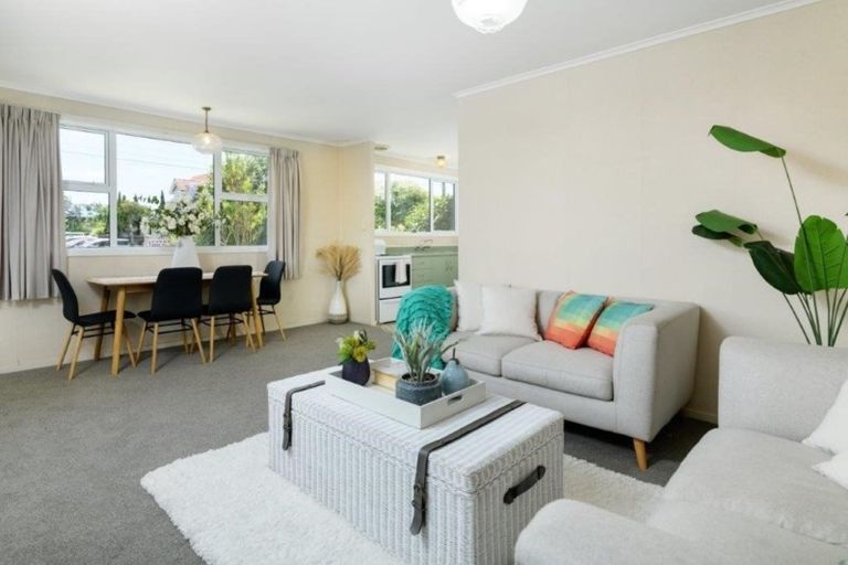 Photo of property in 2/92 Ngatai Road, Otumoetai, Tauranga, 3110