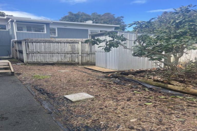 Photo of property in 2/33 Halberg Street, Glenfield, Auckland, 0629