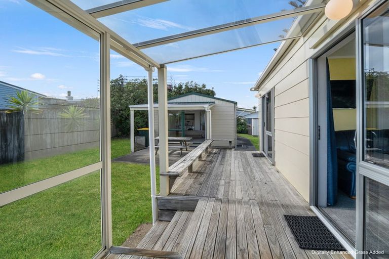 Photo of property in 50 Park Avenue, Waitarere Beach, Levin, 5510